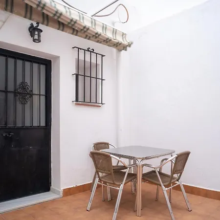 Apartamento Con Patio En El Centro Del Pueblo Apartment *