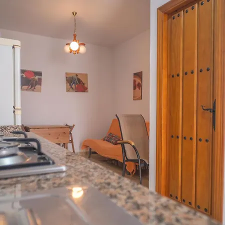 Apartamento Con Patio En El Centro Del Pueblo Apartment *