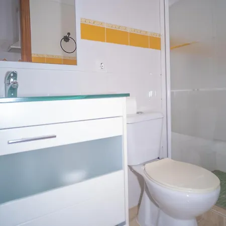 Apartamento Con Patio En El Centro Del Pueblo Apartment *